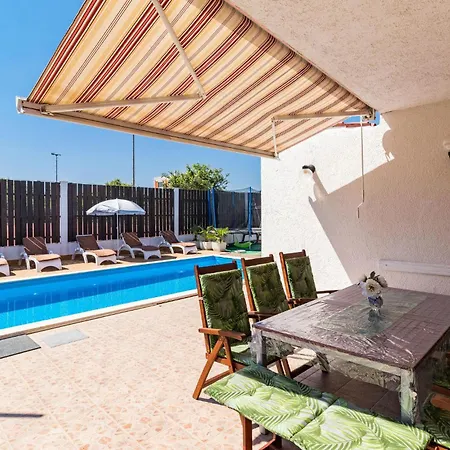 Holiday Home Pomer Pomer *