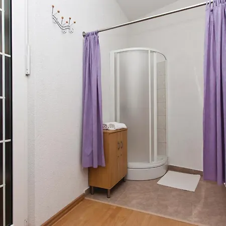 Holiday Home Pomer Pomer Ferienhaus *